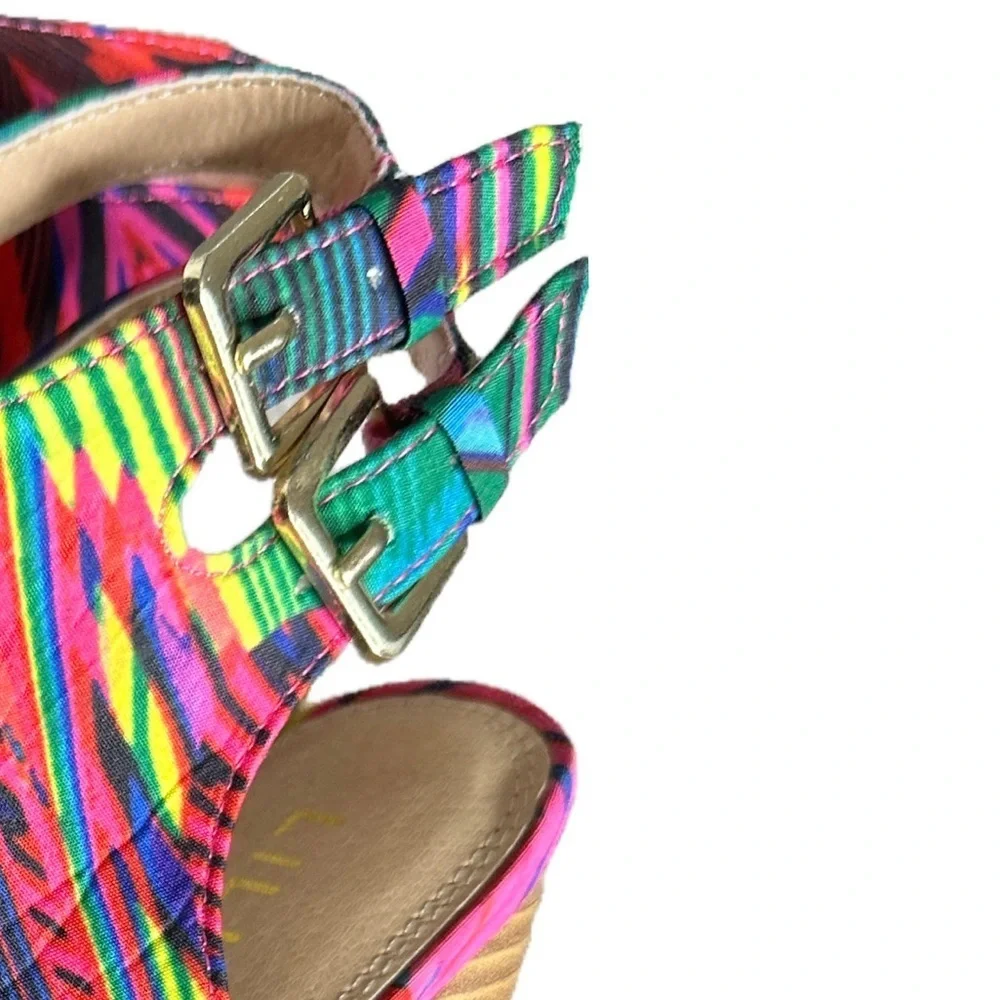 NEW Liliana 5” Psychedelic Pop Disco Double Buckle Fabric Peep Toe Pumps - Picture 5 of 5